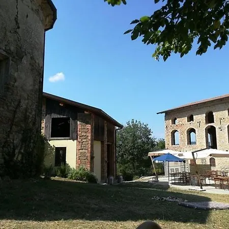 Agriturismo Le Scuderie Κατάλυμα σε φάρμα Carpineti